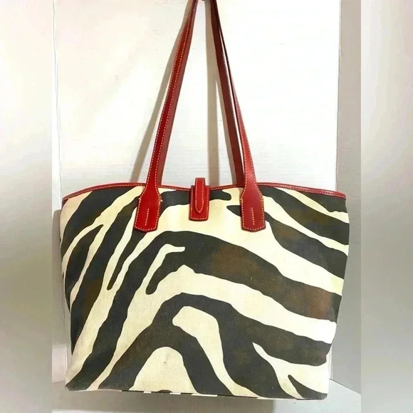 Dooney Bourke canvas tote handbag - Picture 2 of 14